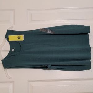 NWT Sleeveless activewear top - Size L
